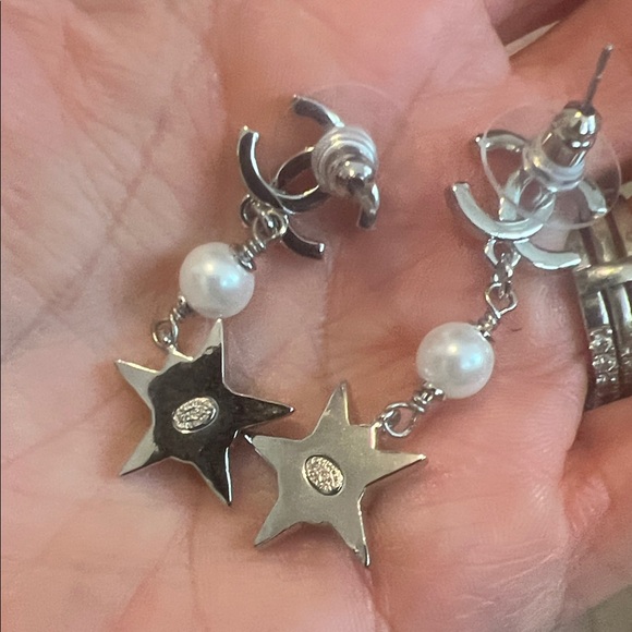 Elegant Silver and Green Star Drop Earrings - Picture 6 of 6